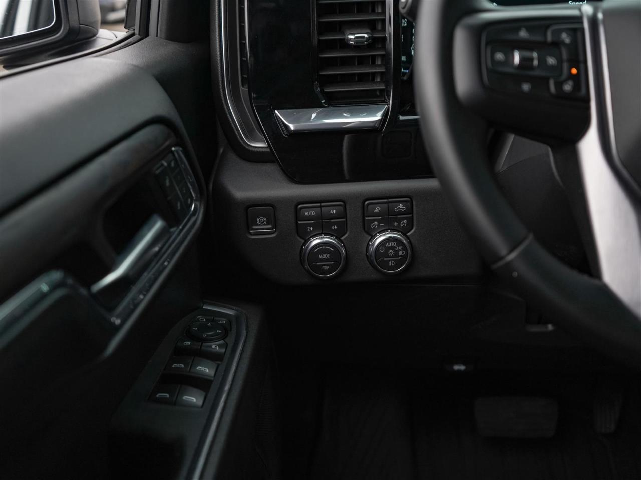 2023 GMC Sierra 1500 CREW | SLT | 5.3L V8 4x4 | LEATHER | X31 PKG Photo