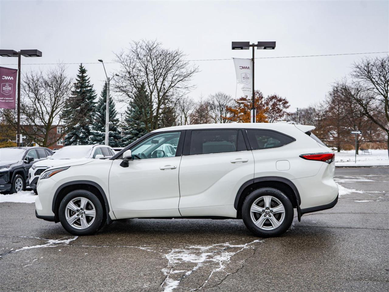2020 Toyota Highlander LE | AWD | NO ACCIDENTS | 7 PASSENGER Photo
