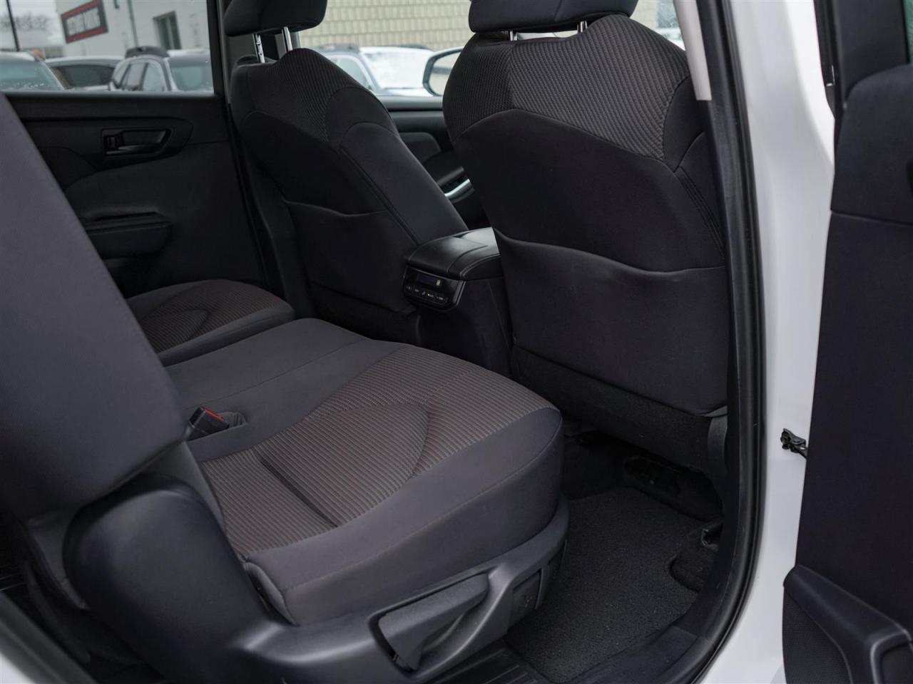 2020 Toyota Highlander LE | AWD | NO ACCIDENTS | 7 PASSENGER Photo