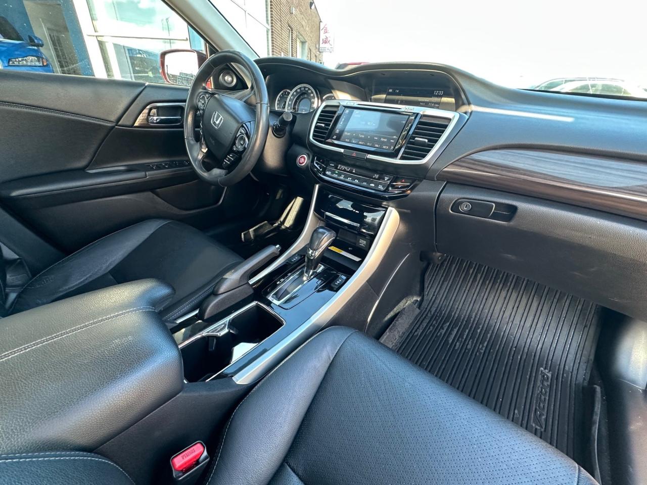 2017 Honda Accord Touring V6 Photo