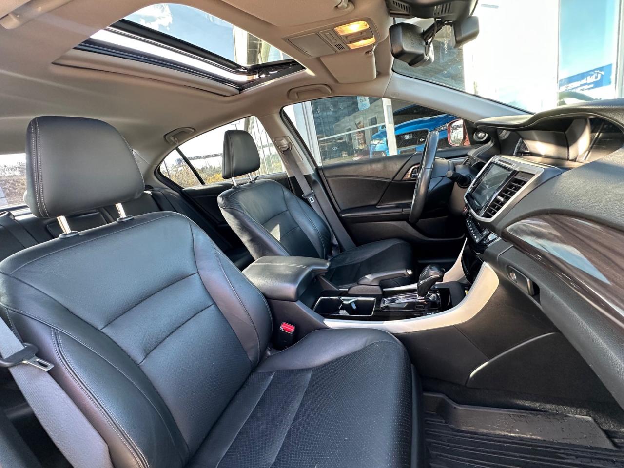 2017 Honda Accord Touring V6 Photo