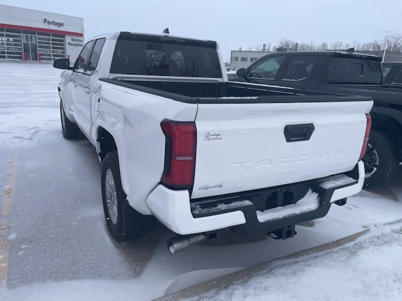 2025 Toyota Tacoma Double Cab AT Photo2