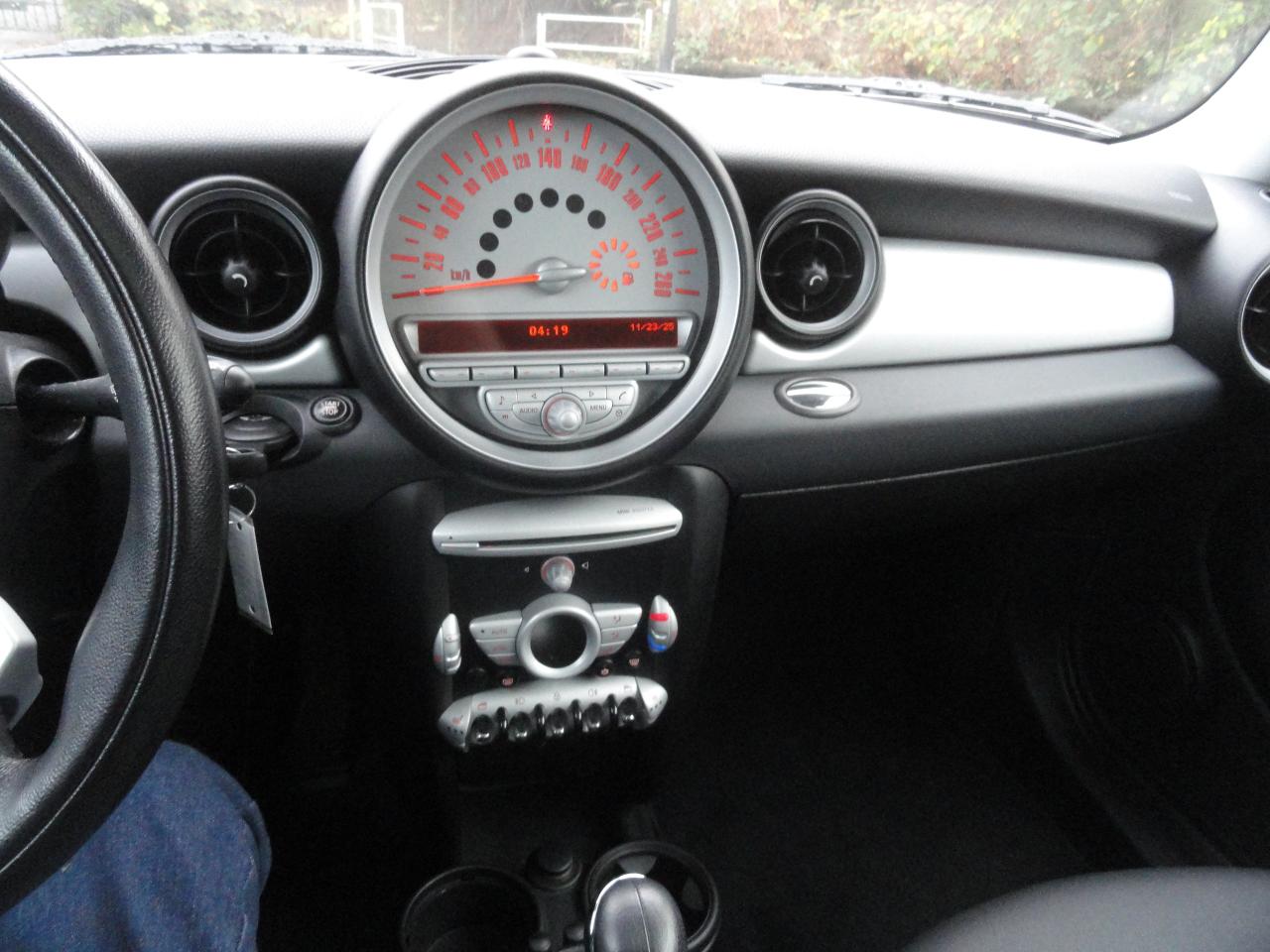 2010 MINI Cooper DOC FEE ONLY $ 195 - Photo #17