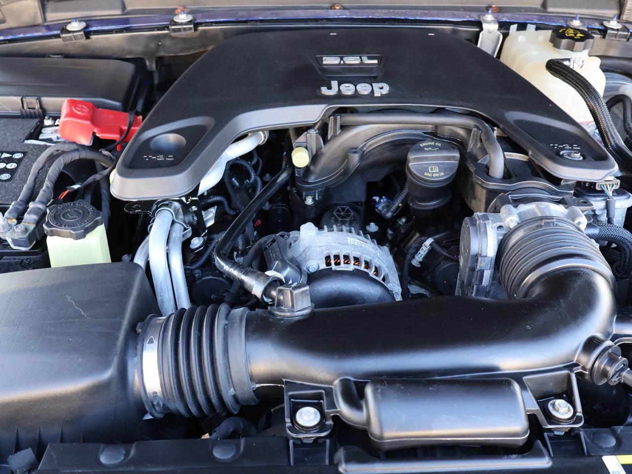 2018 Jeep Wrangler JK UNLIMITED SAHARA 4WD CERTIFIED *1 OWNER*ACCIDENT FREE*DODGE MAINTAIN* CAMERA NAV BLUETOOTH HEATED SEATS/STEERING CRUISE ALLOYS Photo