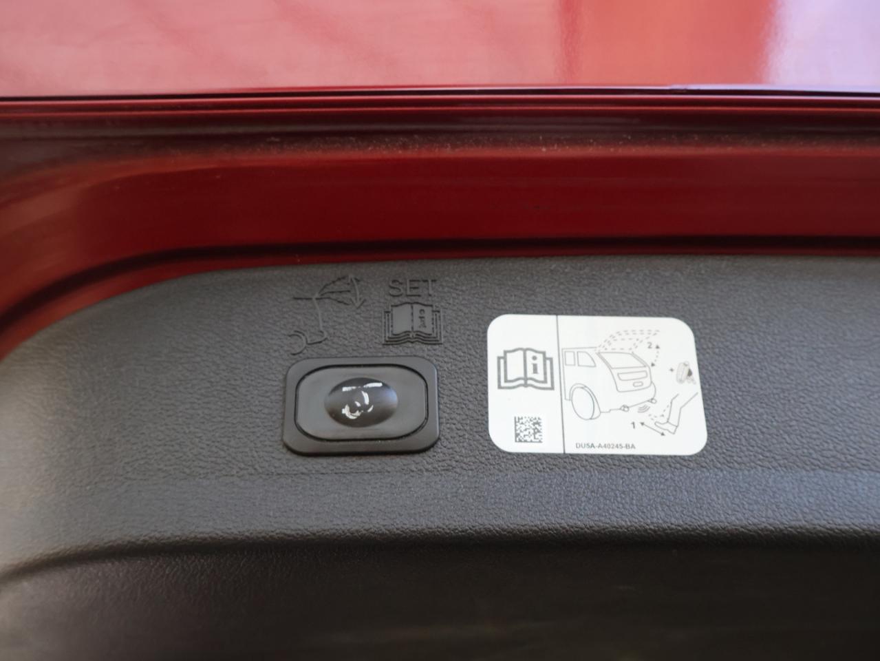 2018 Ford Escape TITANIUM 4WD CERTIFIED *1 OWNER*ACCIDENT FREE* CAMERA NAV BLUETOOTH LEATHER HEATED SEATS P.ROOF B.SPOT CRUISE ALLOYS - Photo #29