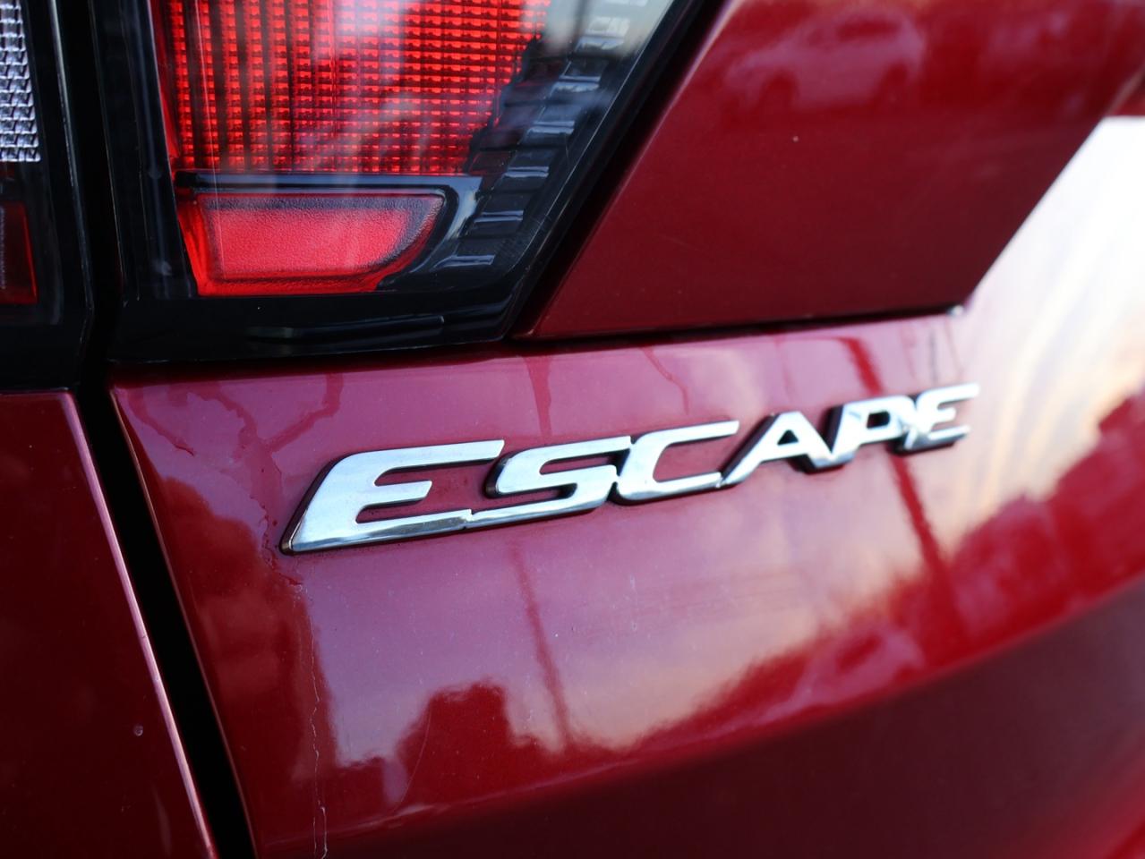 2018 Ford Escape TITANIUM 4WD CERTIFIED *1 OWNER*ACCIDENT FREE* CAMERA NAV BLUETOOTH LEATHER HEATED SEATS P.ROOF B.SPOT CRUISE ALLOYS - Photo #38