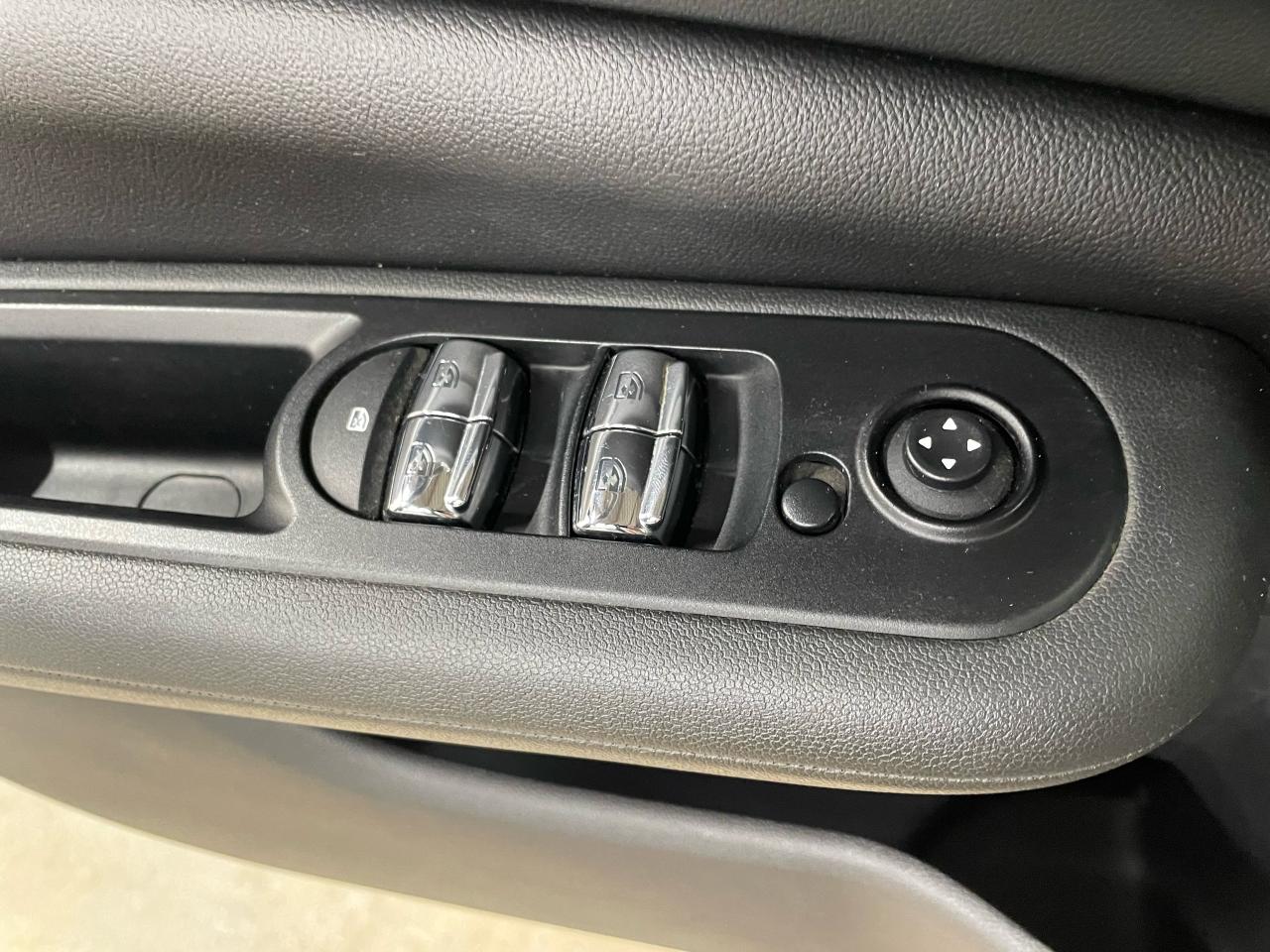 2017 MINI Cooper Clubman ALL4 Photo12