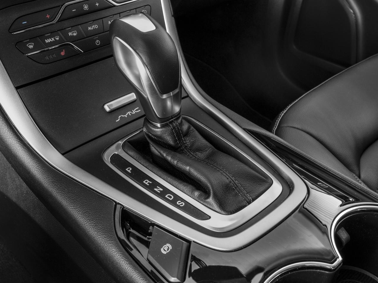 2015 Ford Edge Titanium Photo5