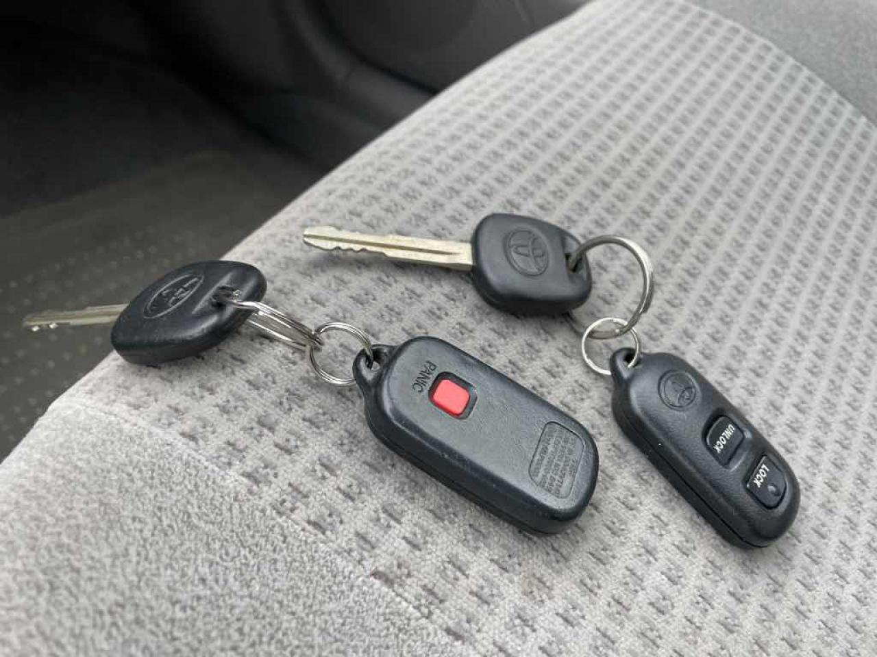 2006 Toyota Corolla CE - Photo #11