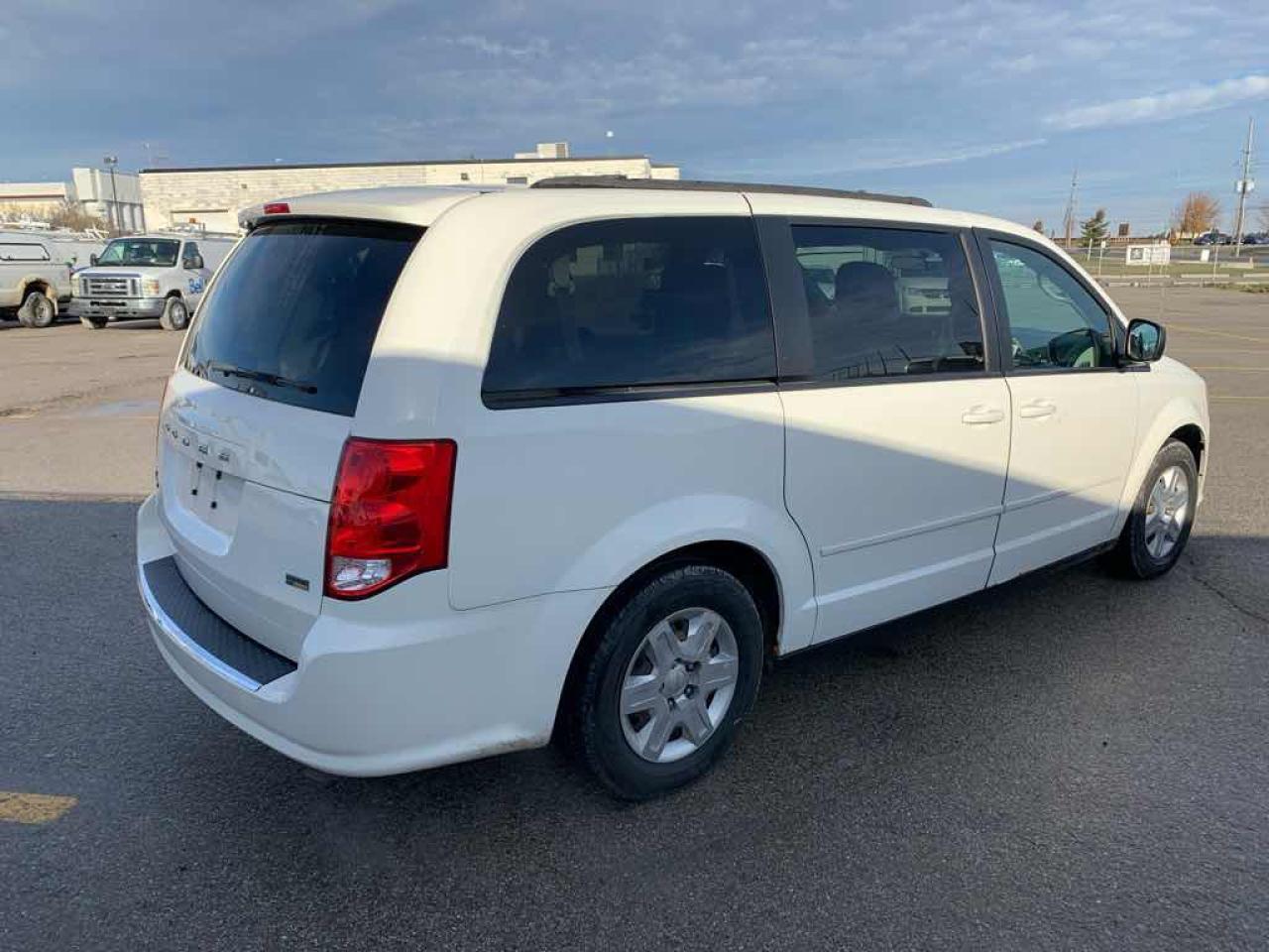 2011 Dodge Grand Caravan  - Photo #4