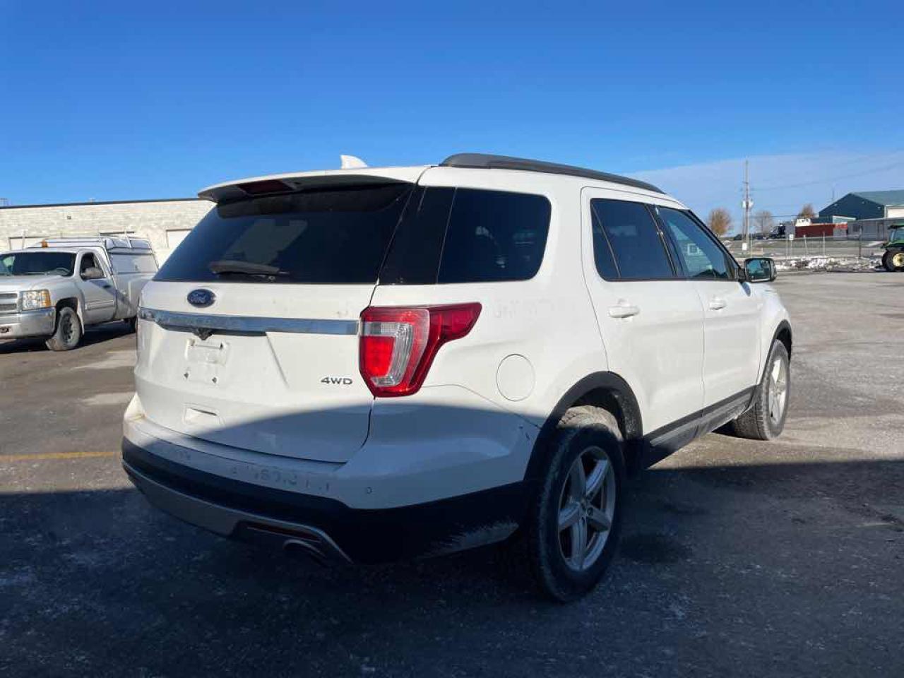 2017 Ford Explorer  - Photo #4