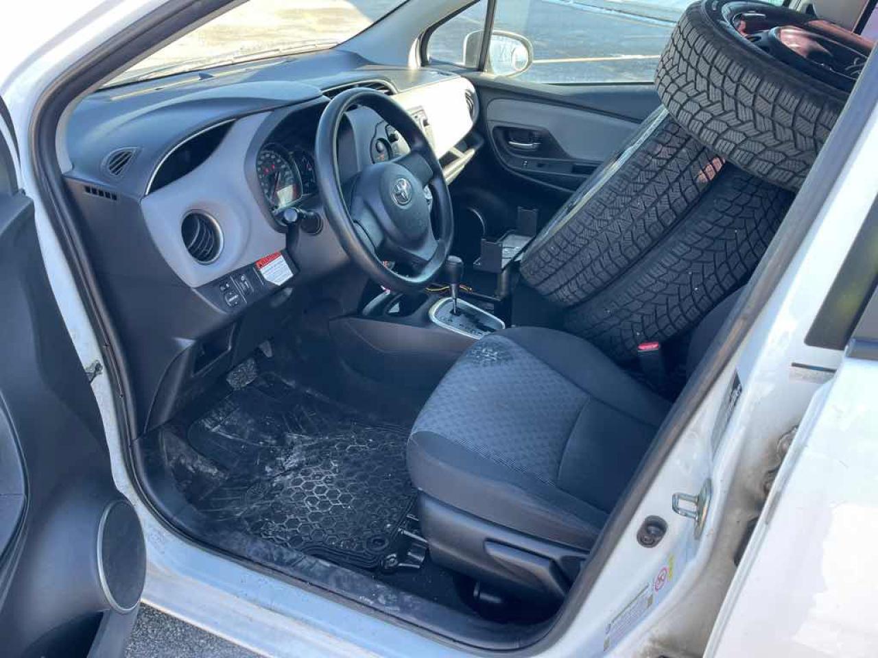 2015 Toyota Yaris  - Photo #8