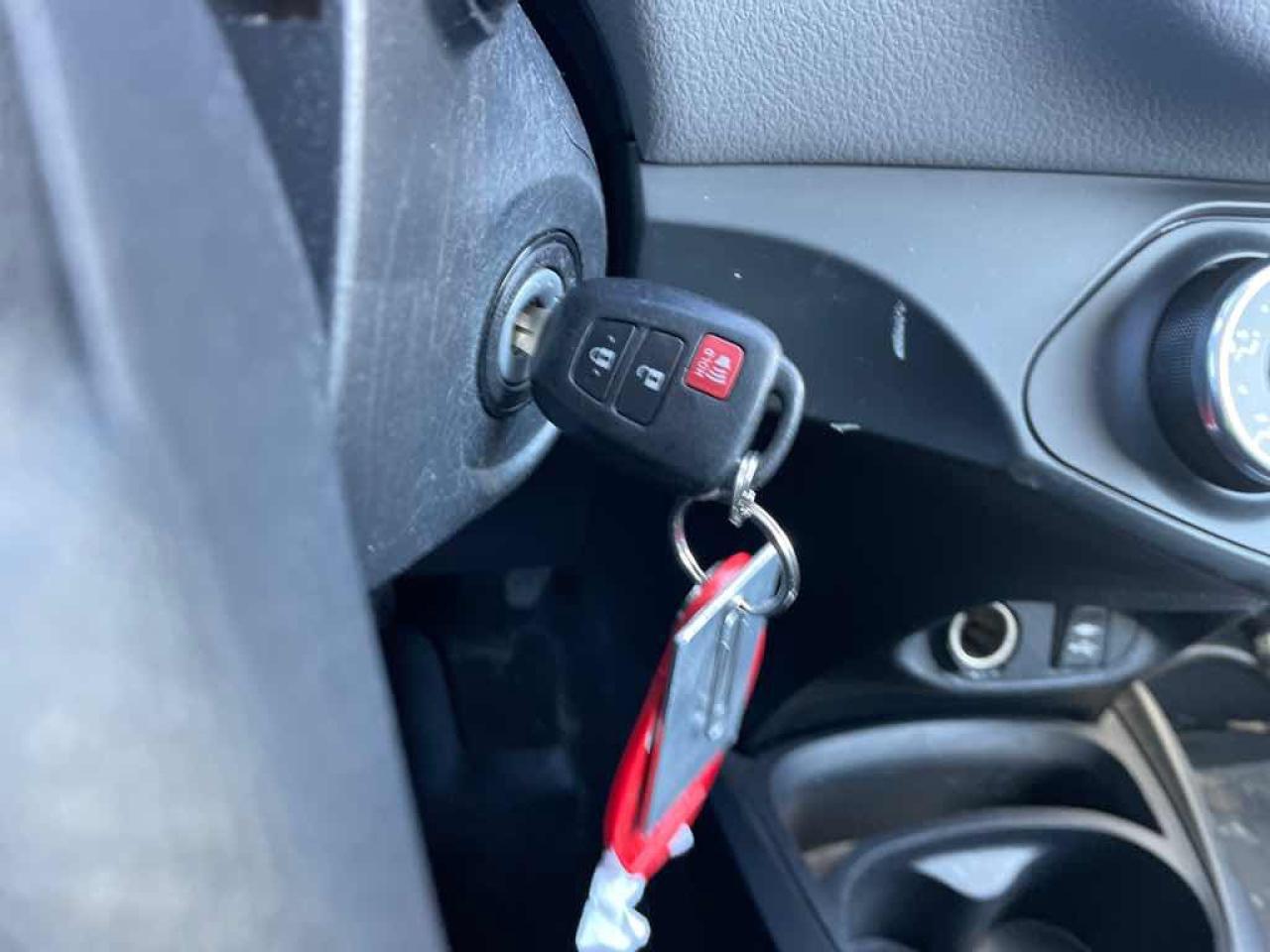 2015 Toyota Yaris  - Photo #11