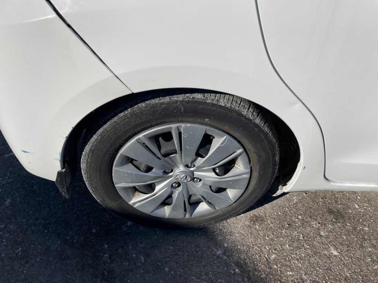 2015 Toyota Yaris  - Photo #24