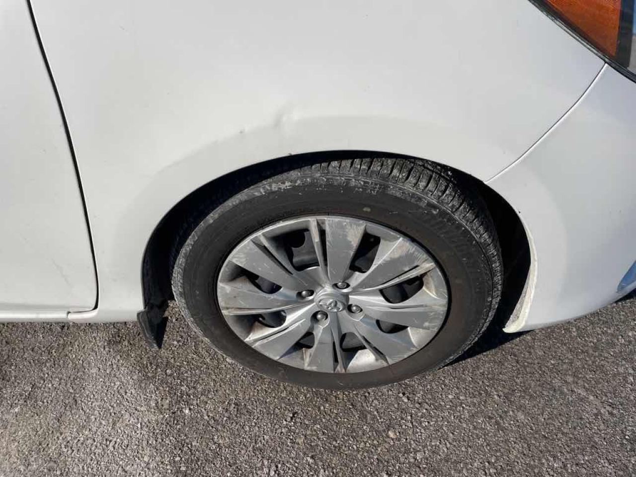 2015 Toyota Yaris  - Photo #27