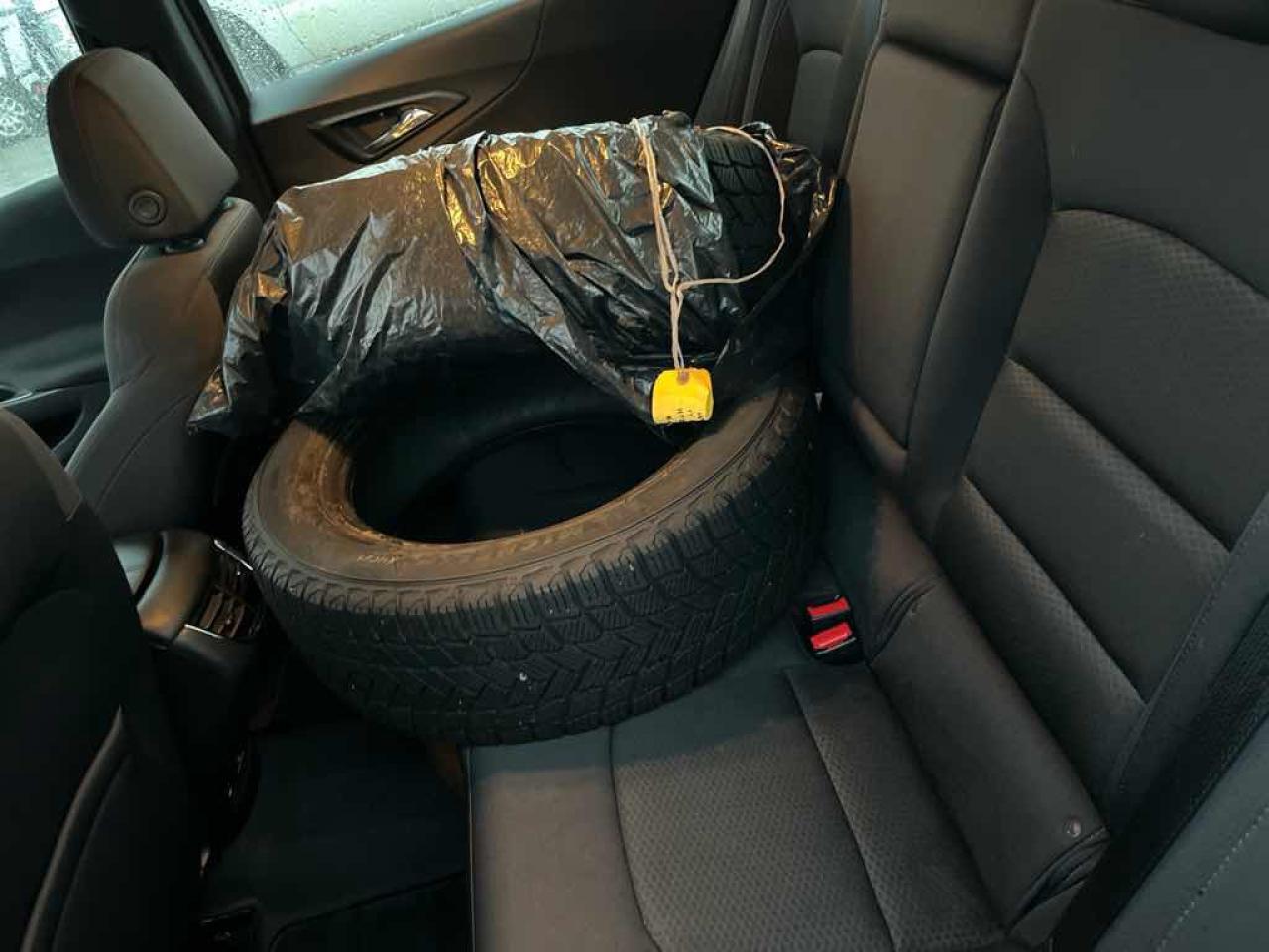 2017 Chevrolet Malibu HYBRID - Photo #12