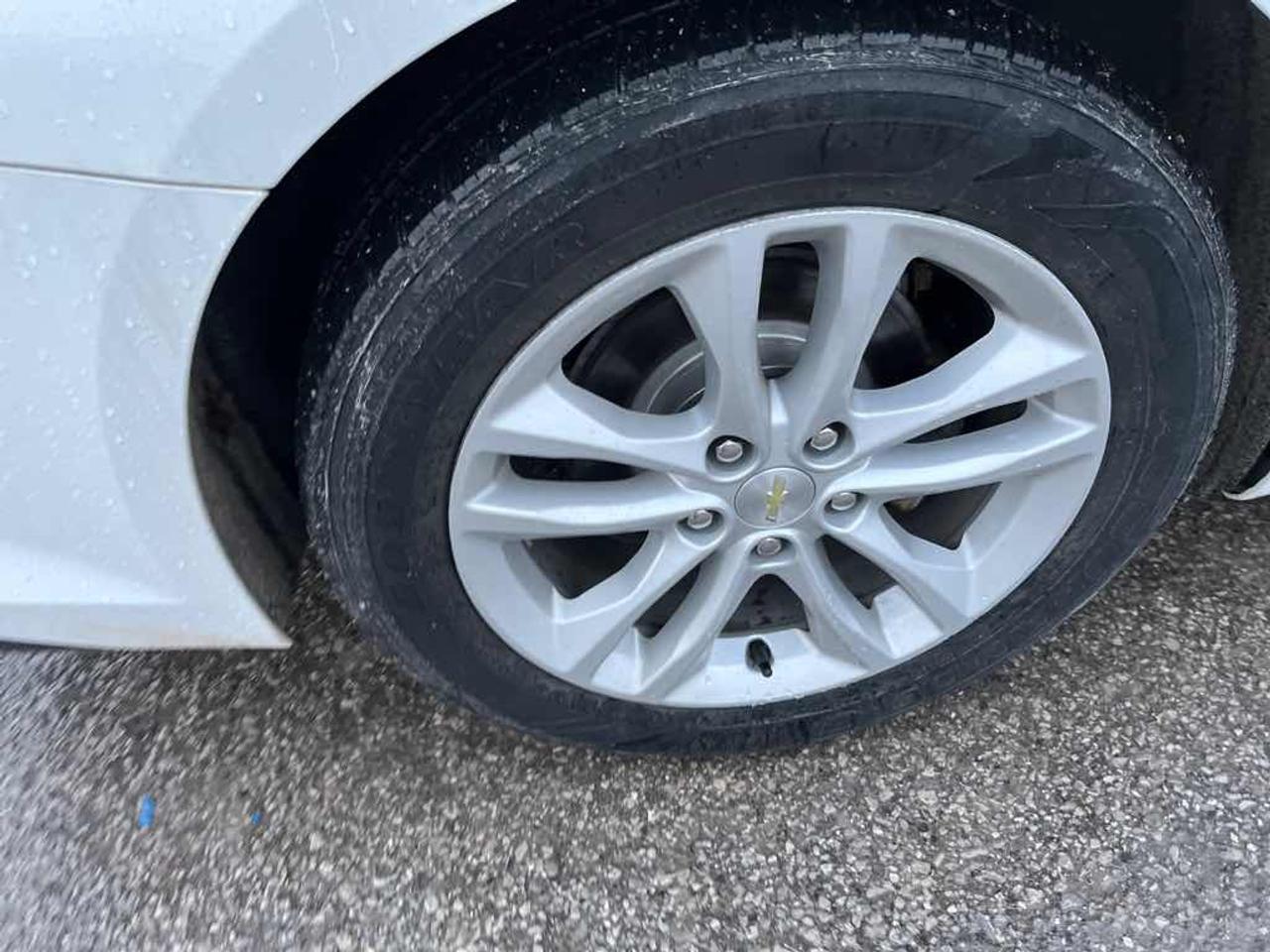 2017 Chevrolet Malibu HYBRID Photo
