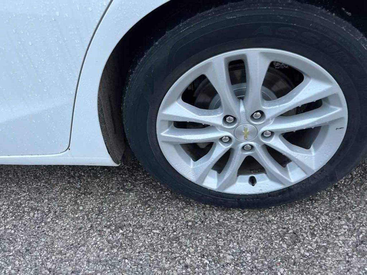 2017 CHEVRO MALIBU HYBRID  Photo