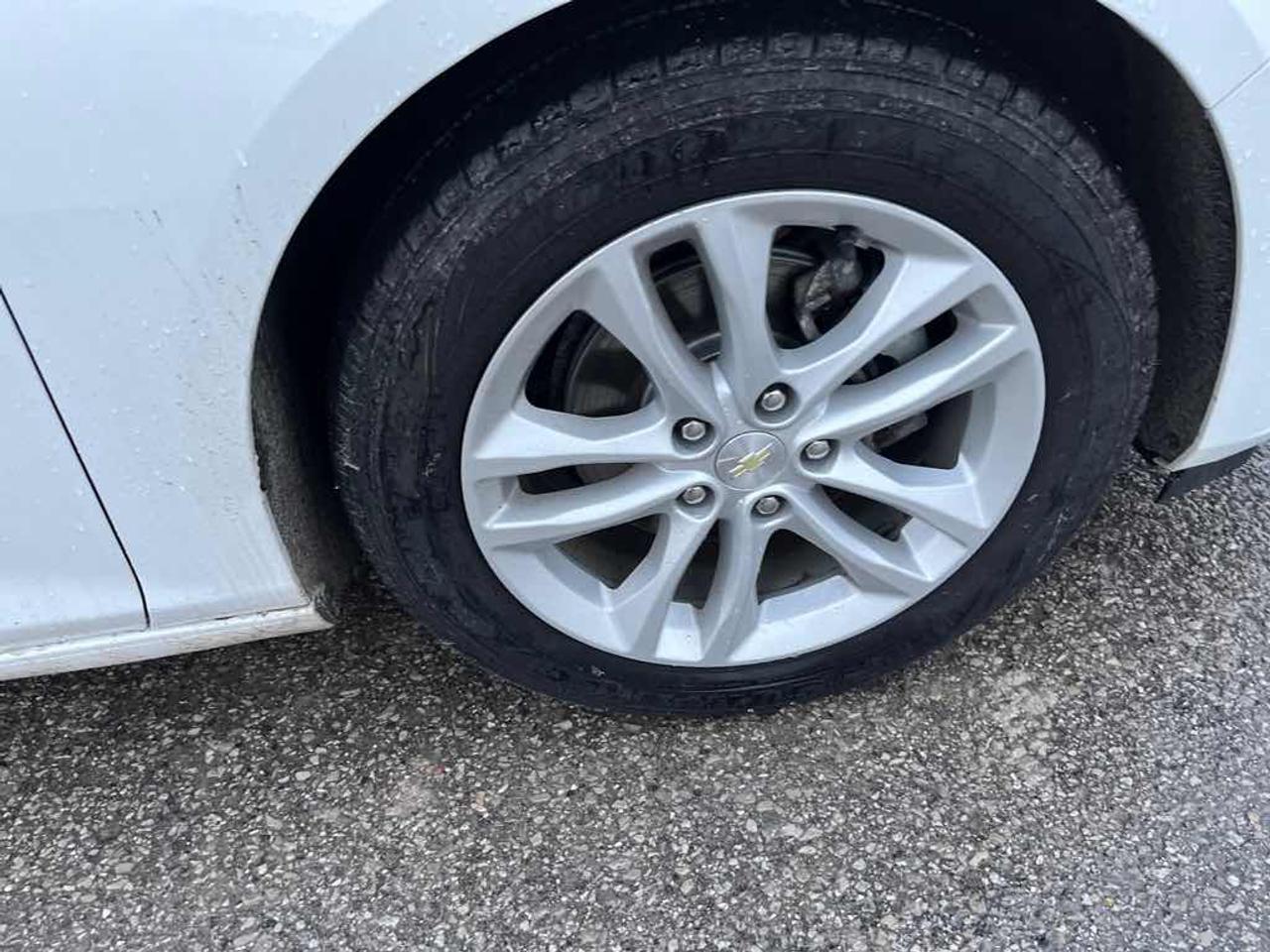 2017 Chevrolet Malibu HYBRID Photo