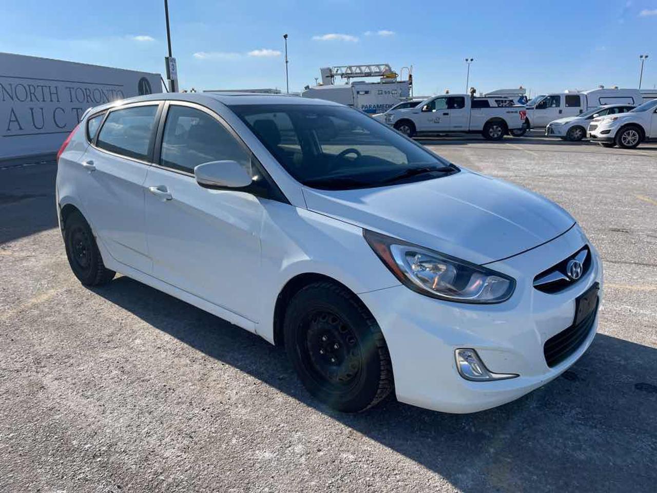 2012 Hyundai Accent  Photo2