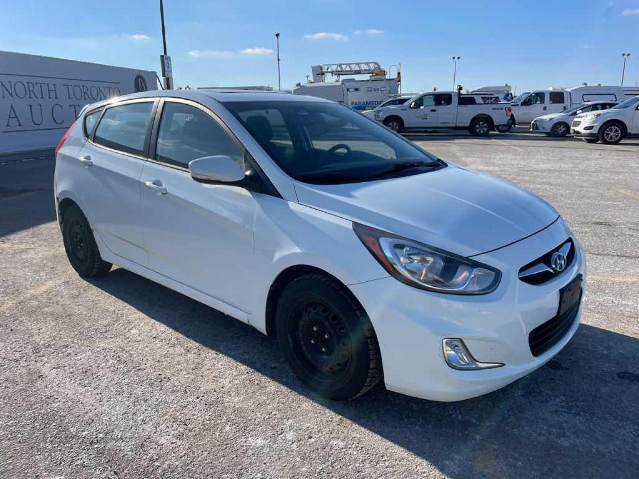 2012 Hyundai Accent  - Photo #3