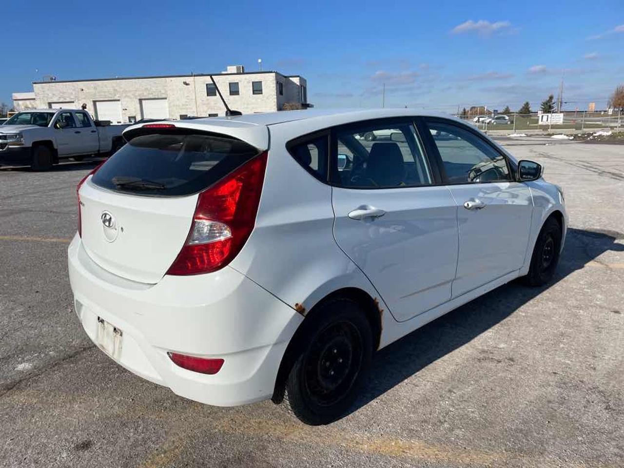 2012 Hyundai Accent  Photo3