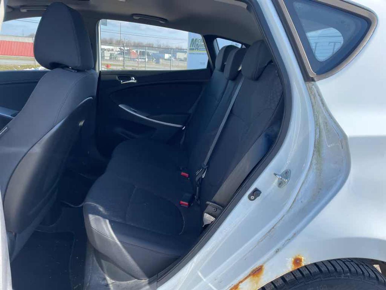2012 Hyundai Accent  Photo