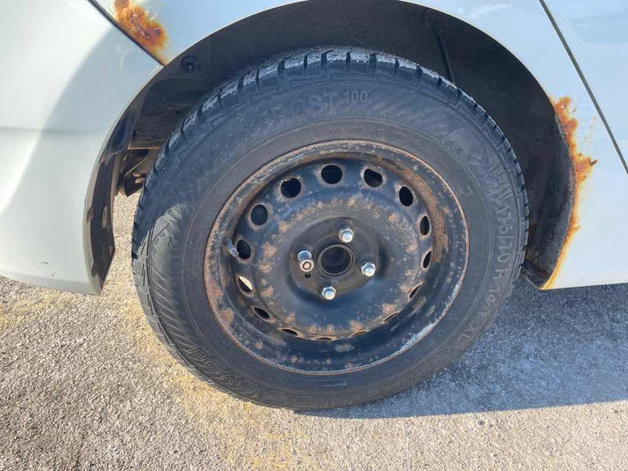 2012 Hyundai Accent  - Photo #24