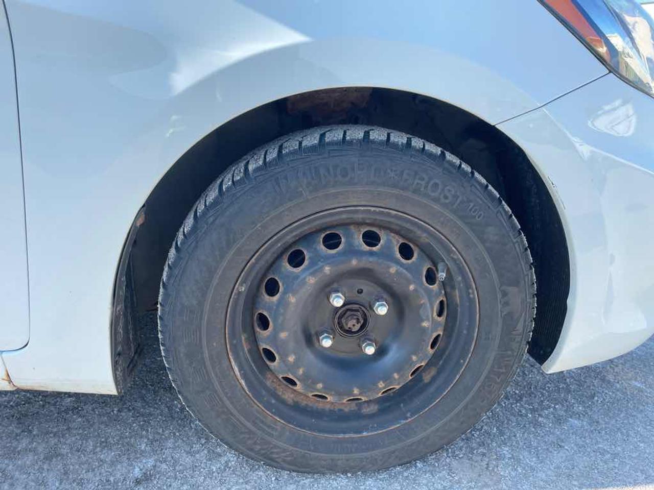 2012 Hyundai Accent  Photo