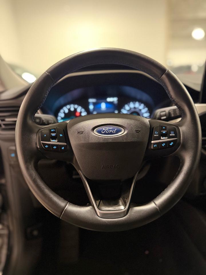 2022 Ford Escape SE Photo