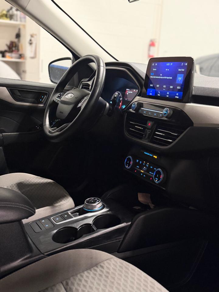 2022 Ford Escape SE Photo