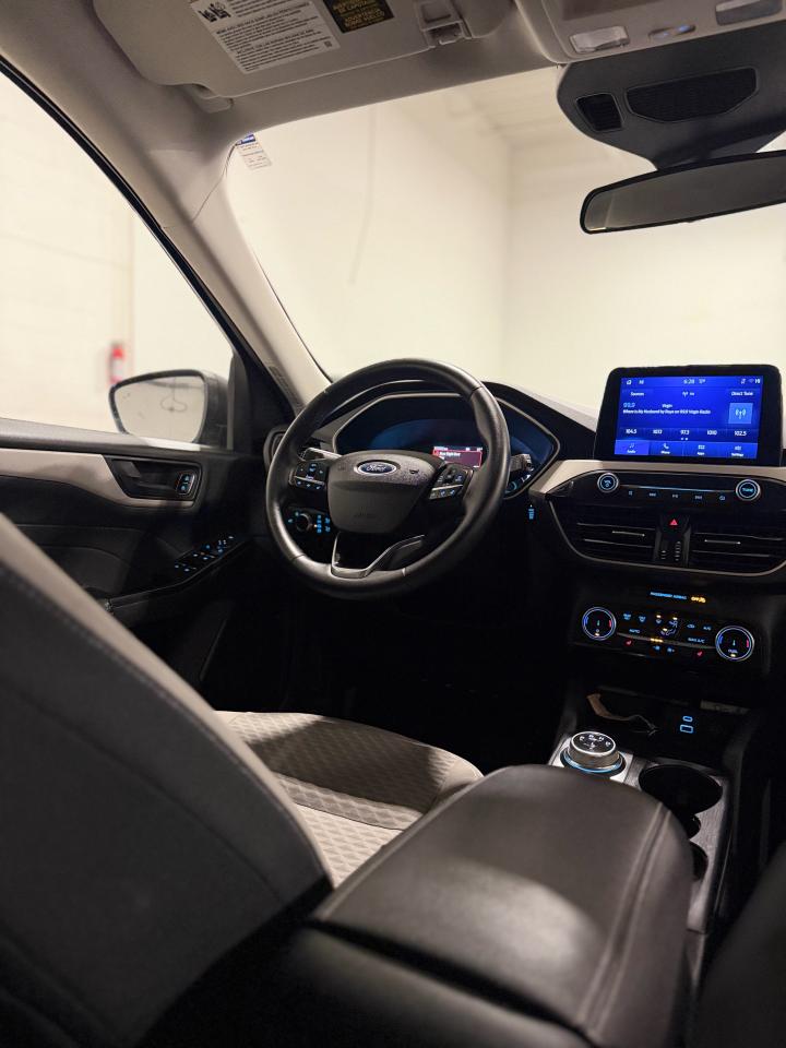 2022 Ford Escape SE Photo