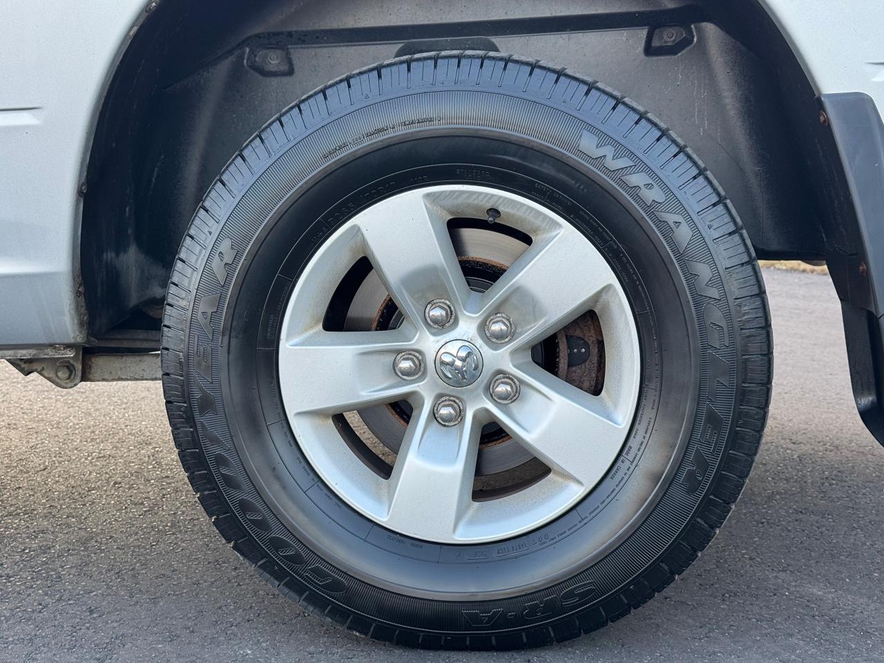 2014 RAM 1500 SLT **CLEAN CARFAX** - Photo #17