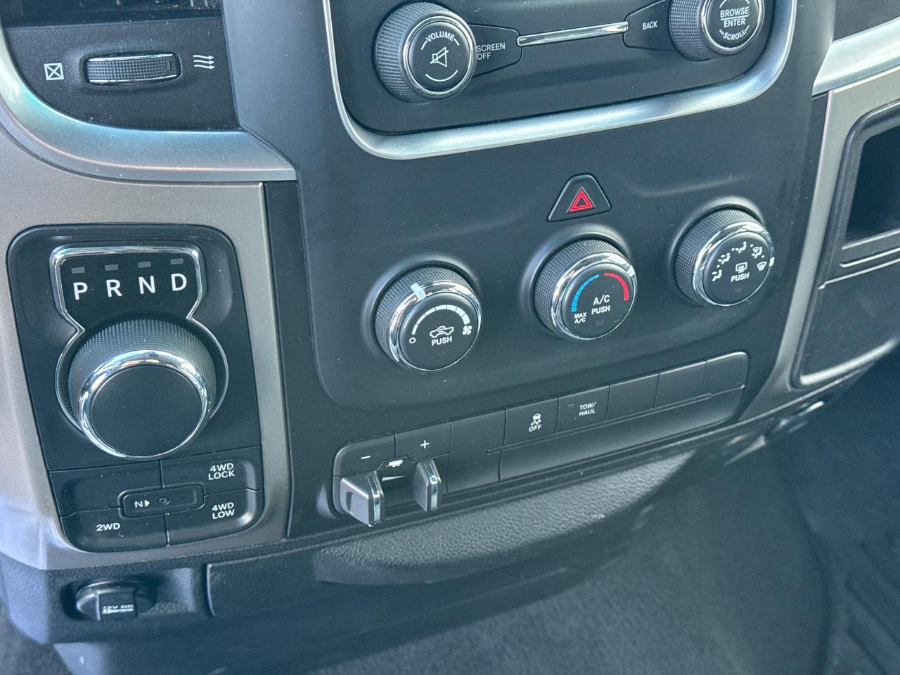 2014 RAM 1500 SLT **CLEAN CARFAX** - Photo #24