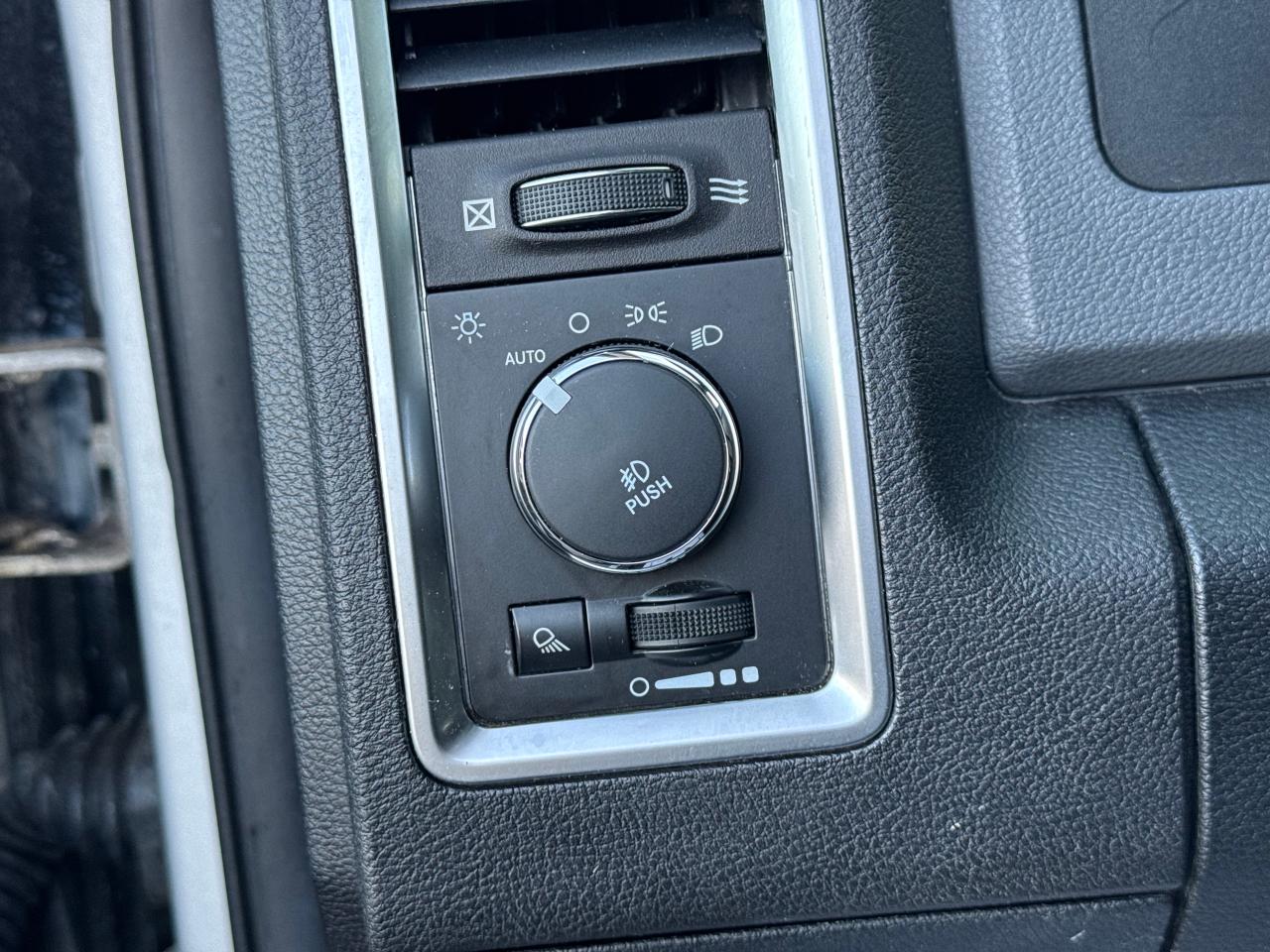 2014 RAM 1500 SLT **CLEAN CARFAX** - Photo #26