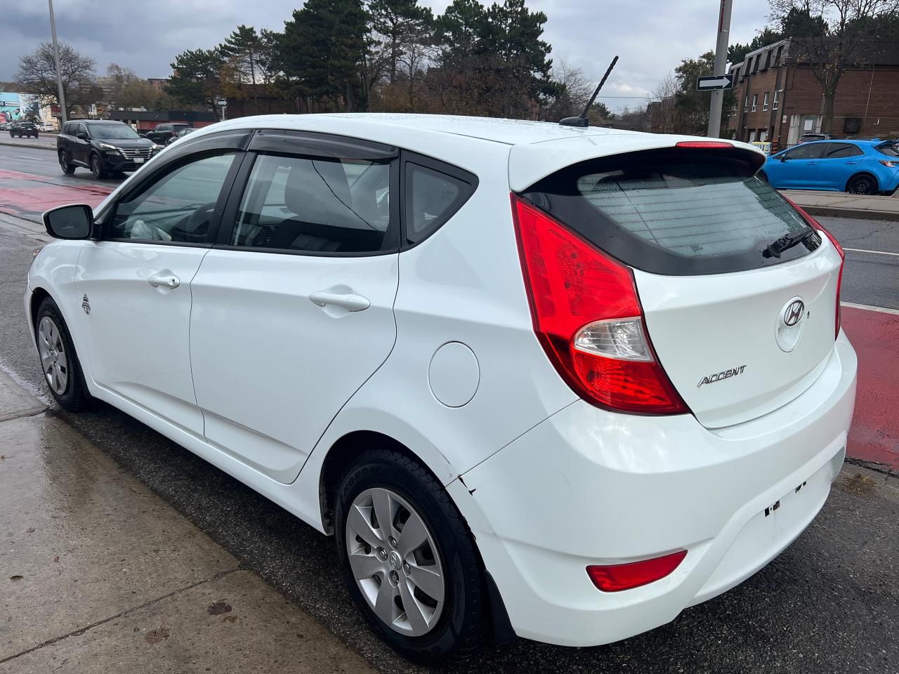 2016 Hyundai Accent GL-EXTRA CLEAN-HEATED SEATS-BLUETOOTH & MORE - Photo #5