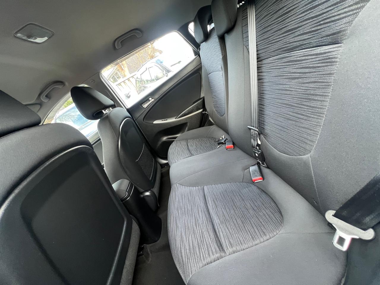 2016 Hyundai Accent GL-EXTRA CLEAN-HEATED SEATS-BLUETOOTH & MORE - Photo #11