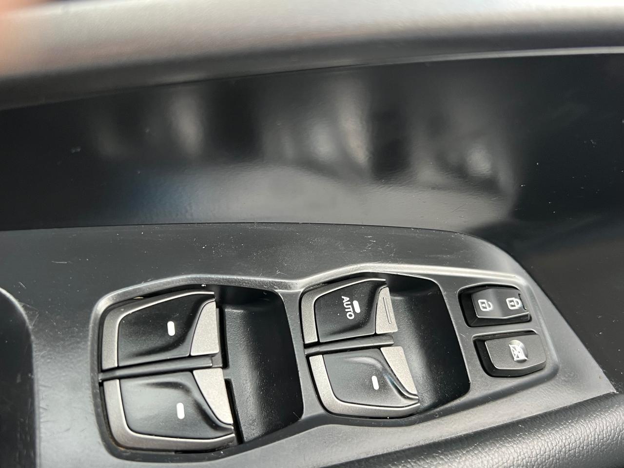 2014 Hyundai Santa Fe Sport Premium-EXTRA CLEAN-HEATED SEATS- BLUETOOTH - Photo #19