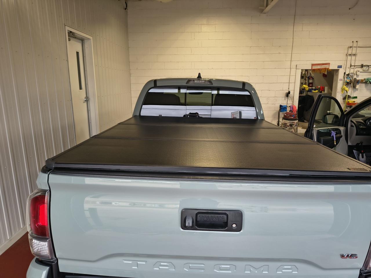 2022 Toyota Tacoma TRD SPORT 4X4 Photo0