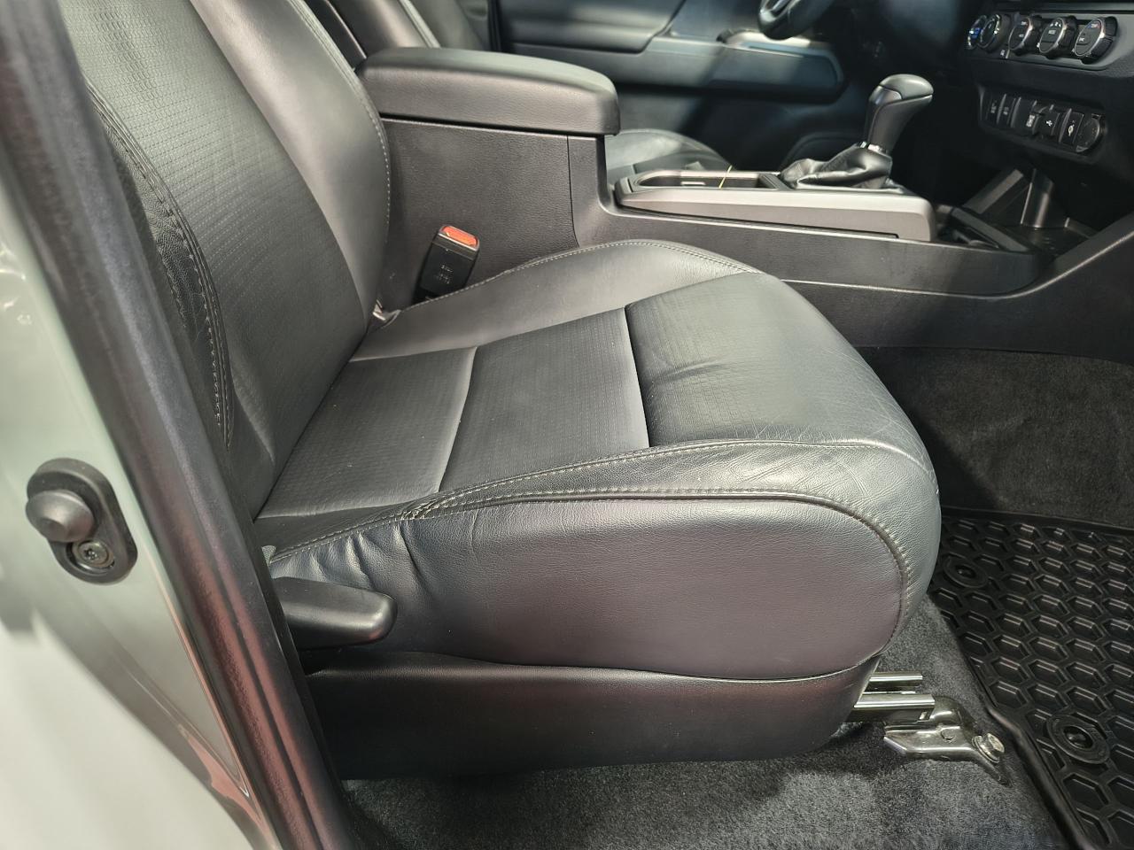 2022 Toyota Tacoma TRD SPORT 4X4 Photo0