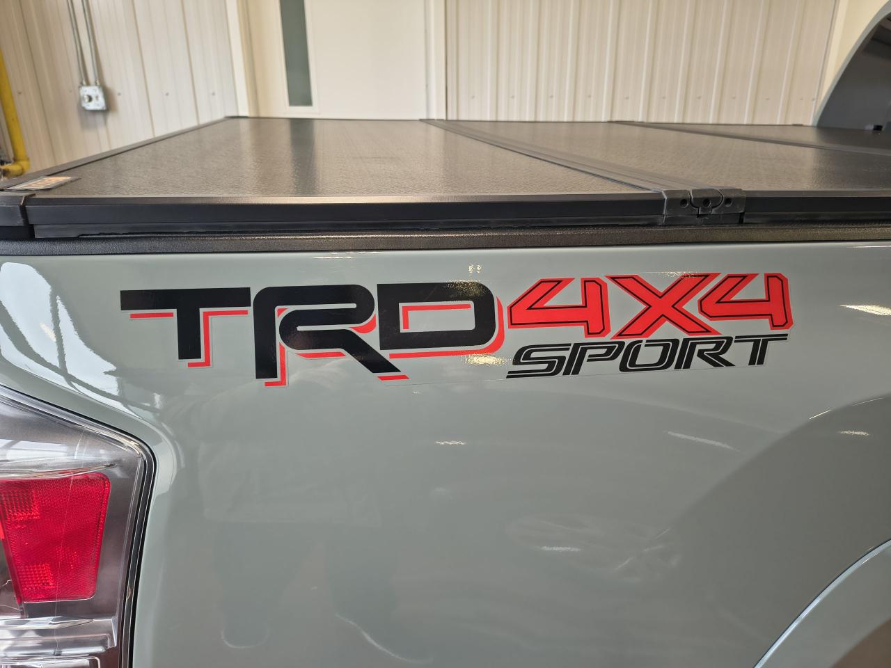 2022 Toyota Tacoma TRD SPORT 4X4 Photo0