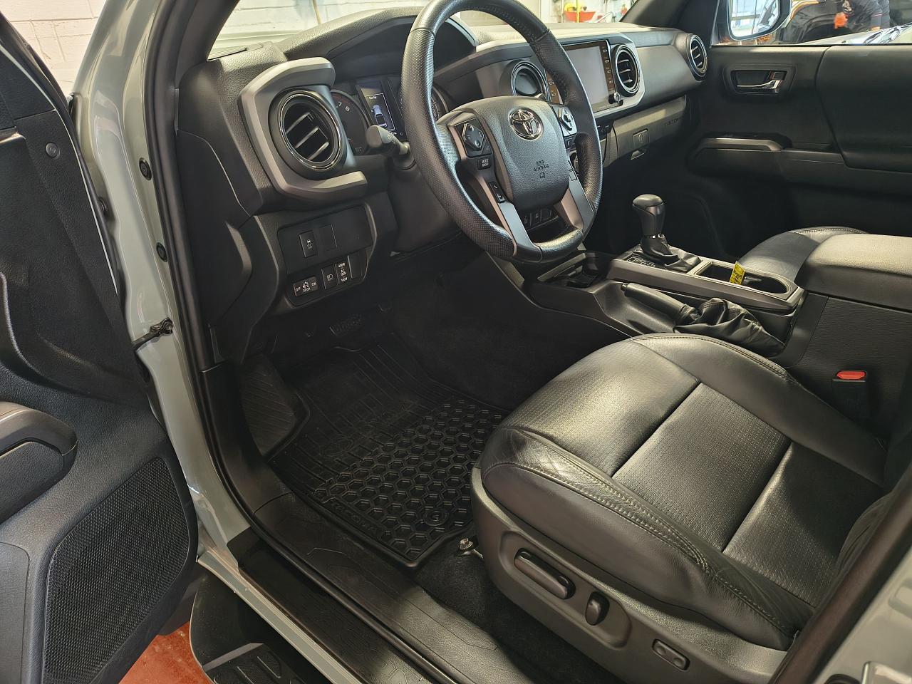 2022 Toyota Tacoma TRD SPORT 4X4 Photo0