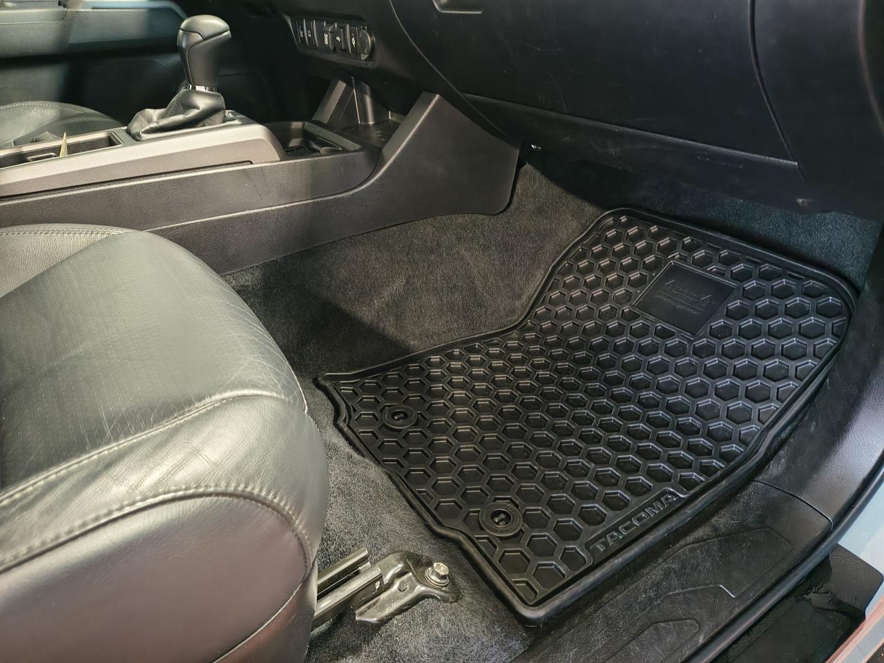 2022 Toyota Tacoma TRD SPORT 4X4 Photo0