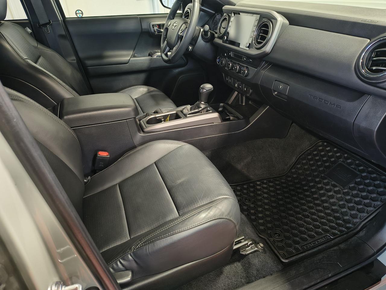 2022 Toyota Tacoma TRD SPORT 4X4 Photo0