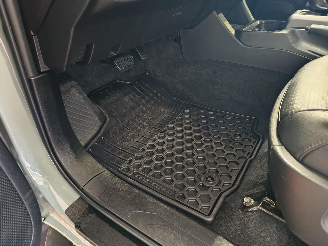 2022 Toyota Tacoma TRD SPORT 4X4 Photo0