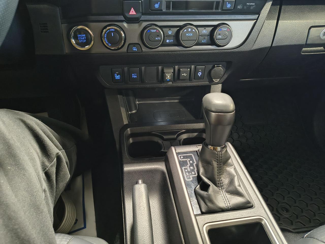 2022 Toyota Tacoma TRD SPORT 4X4 Photo0