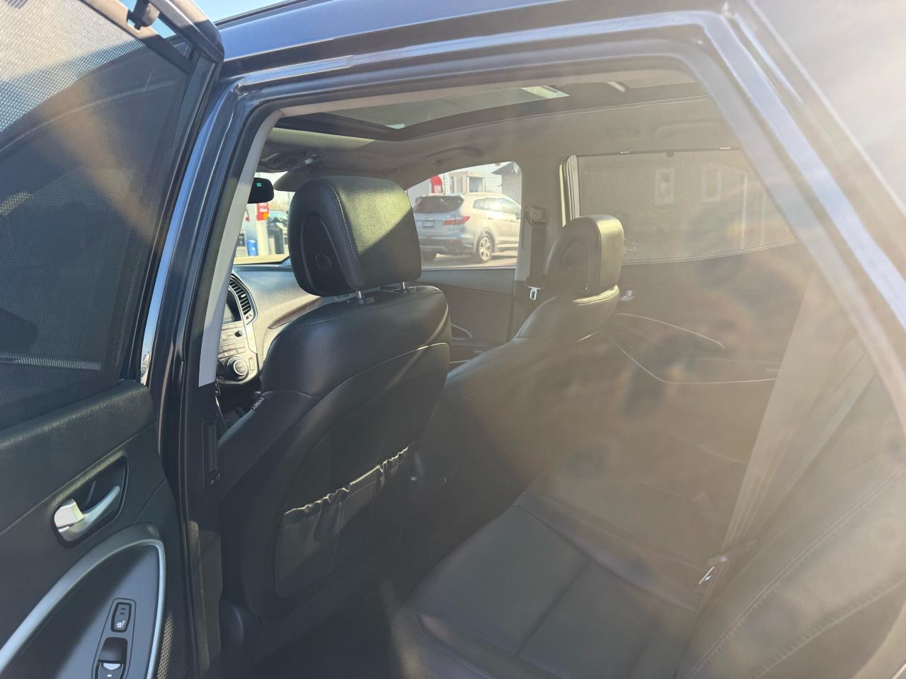 2017 Hyundai Santa Fe Sport Limited  panoramic roof. Backup   Camera navigation - Photo #9