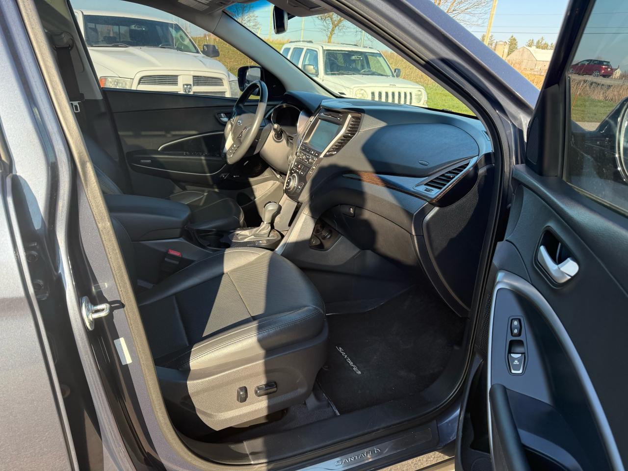 2017 Hyundai Santa Fe Sport Limited  panoramic roof. Backup   Camera navigation - Photo #3