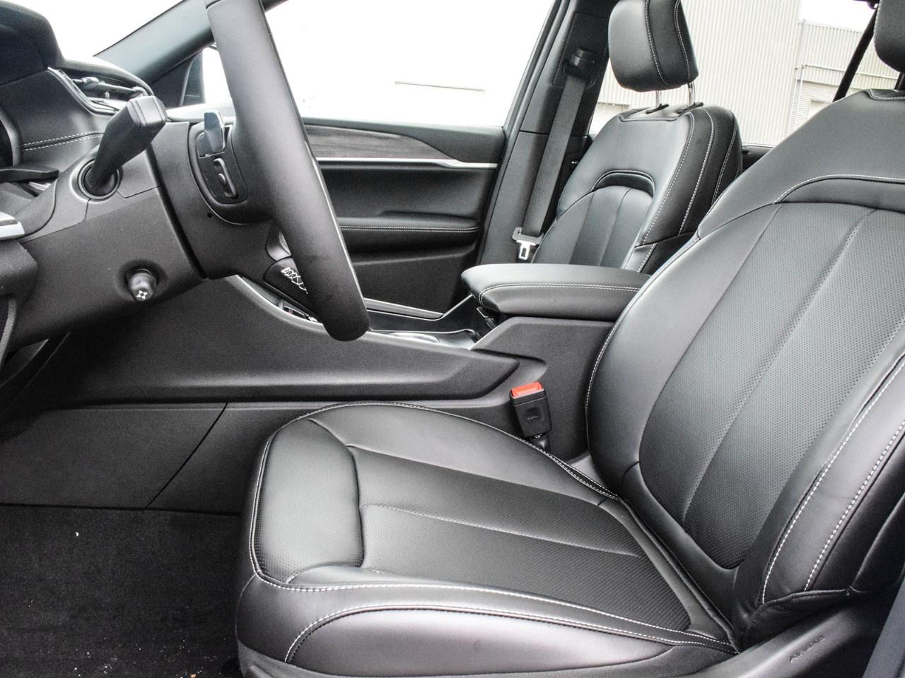 2025 Jeep Grand Cherokee L Limited 4x4 Photo