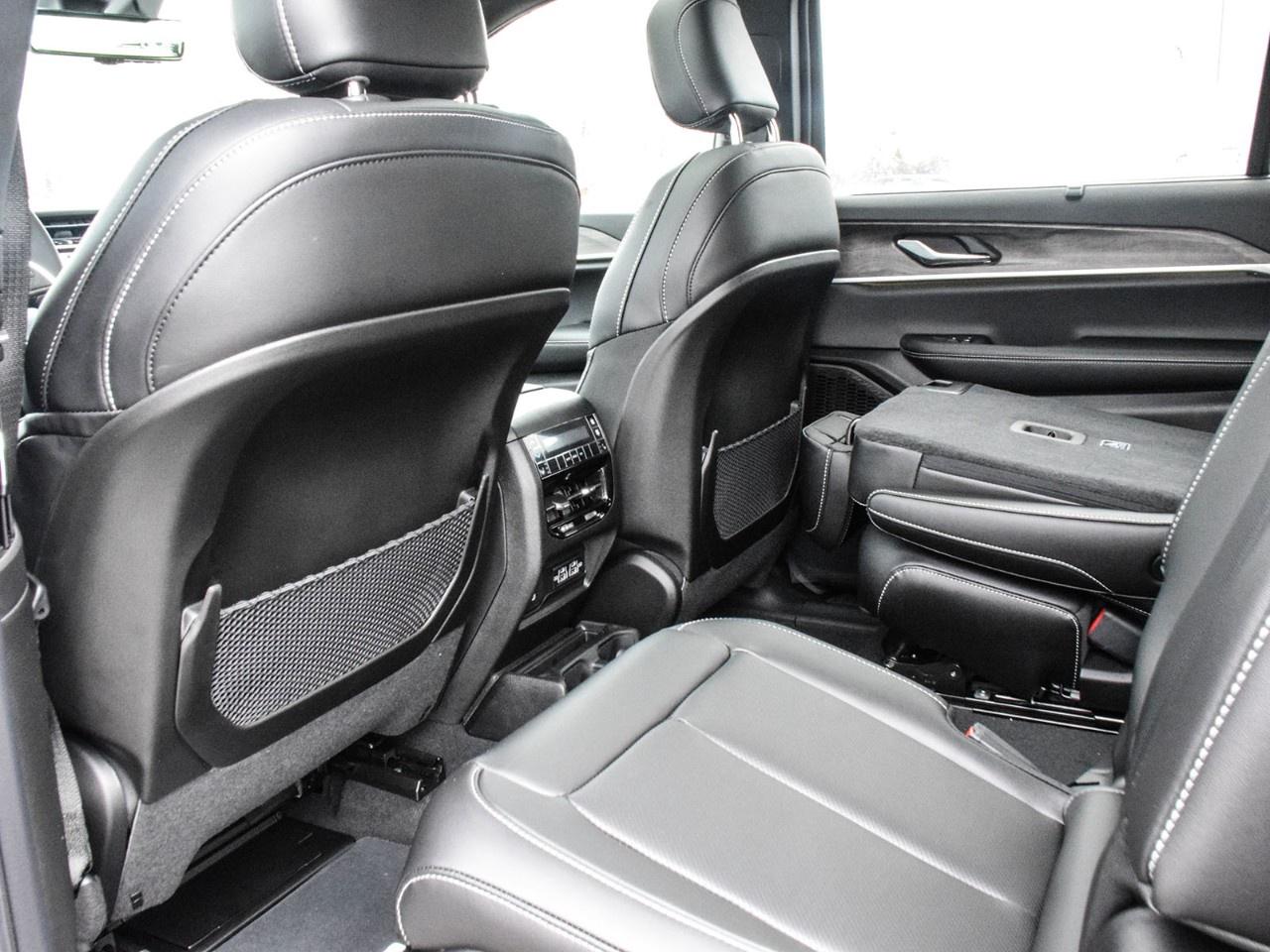 2025 Jeep Grand Cherokee L Limited 4x4 Photo